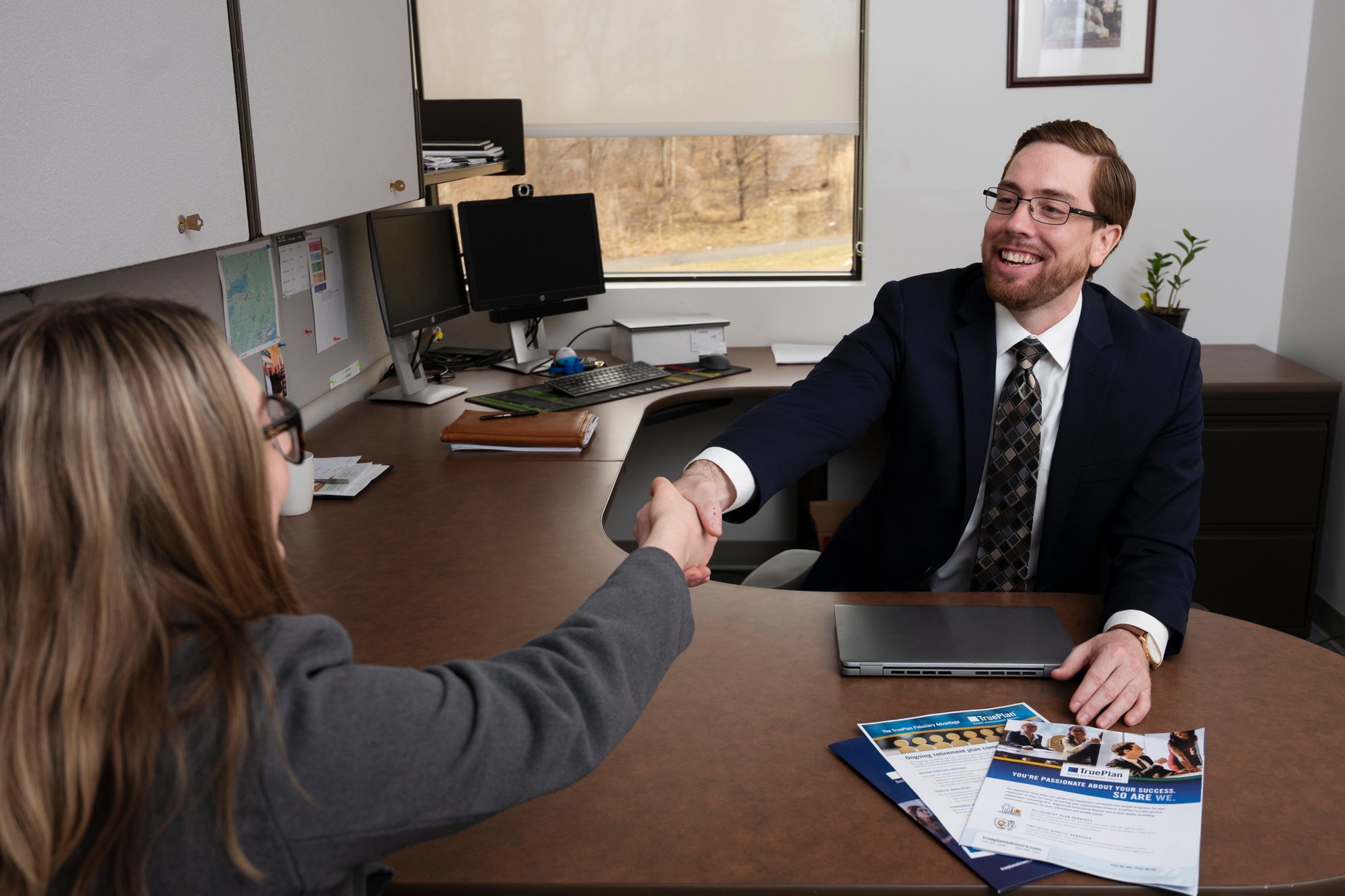TruePlan's Andrew Goo shaking hands with client with broker and consulting services